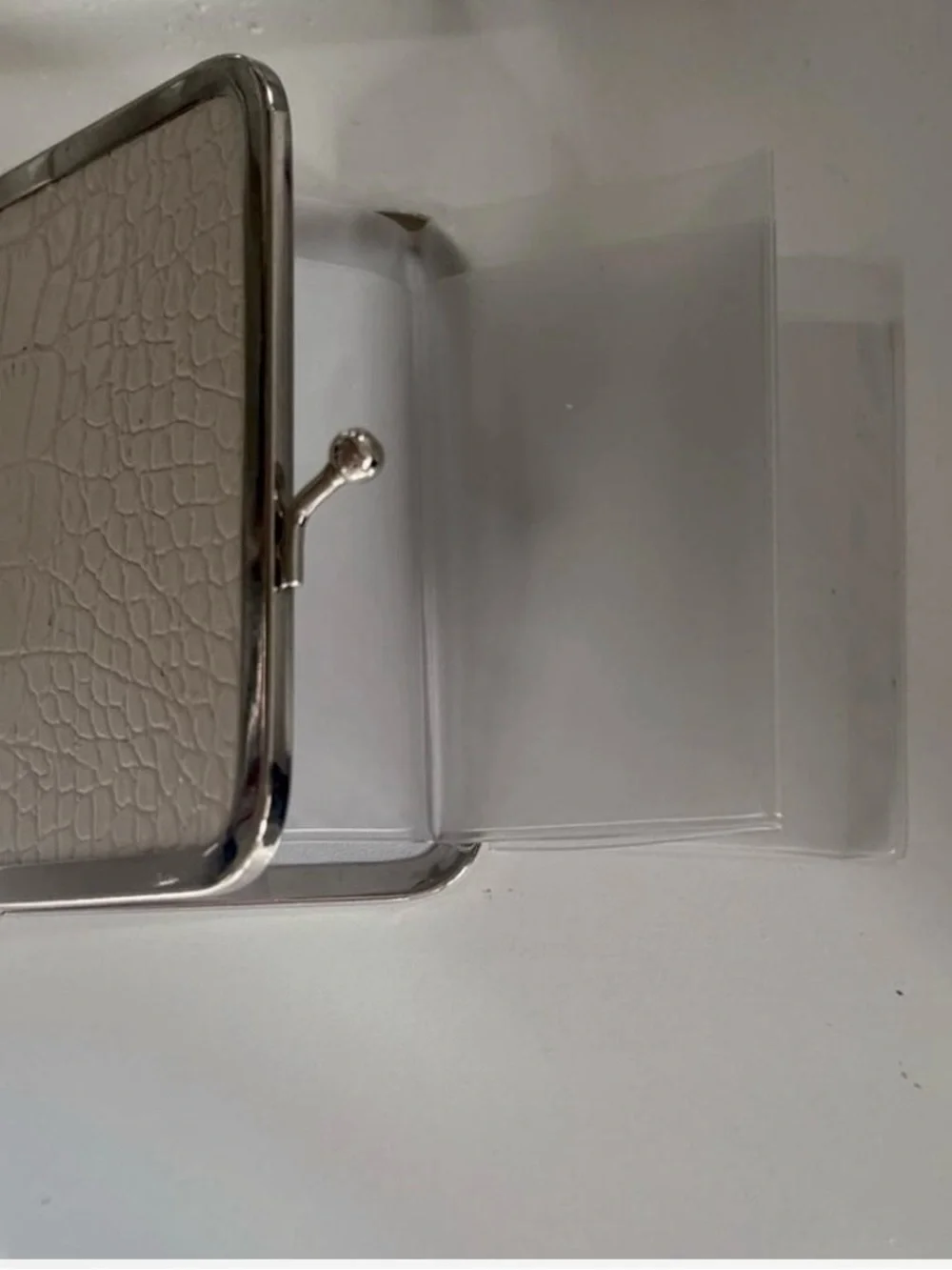 White Croc-Embossed Kiss-Lock Card vintage wallet